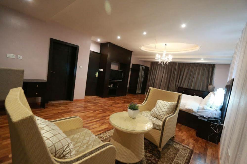 Tivoli Hotel Seafront Ikoyi Aliayabiagba Exteriér fotografie
